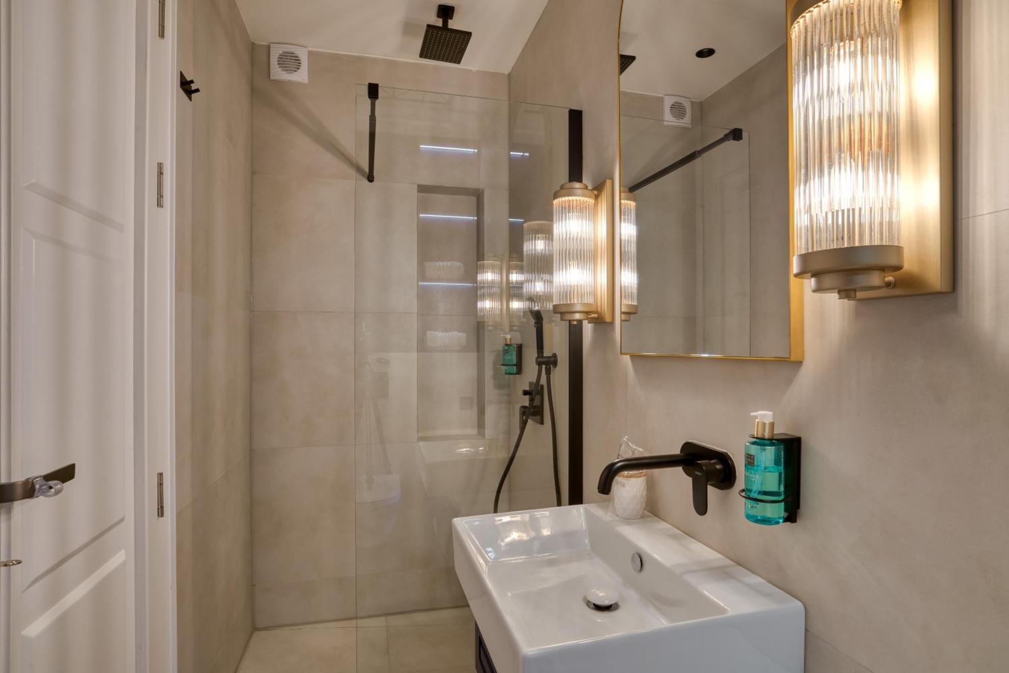 Hive Luxury Suites By Mn Property Kotor Kültér fotó