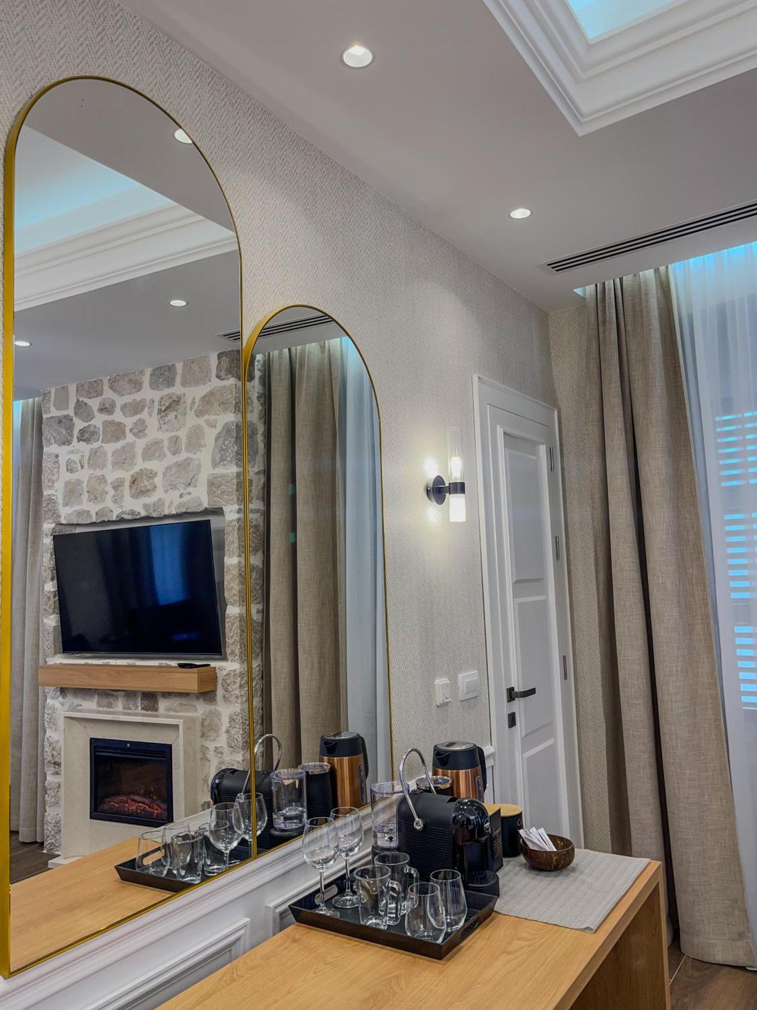 Hive Luxury Suites By Mn Property Kotor Kültér fotó