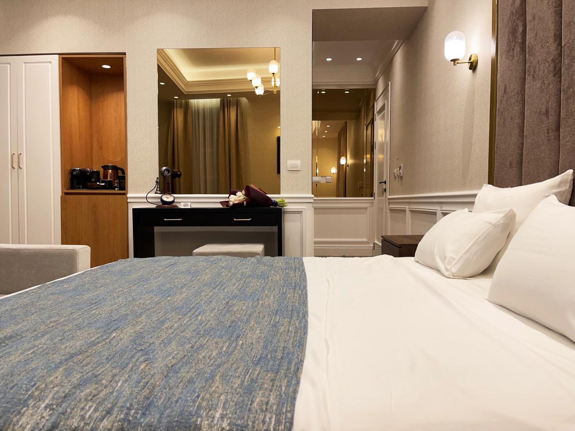 Hive Luxury Suites By Mn Property Kotor Kültér fotó
